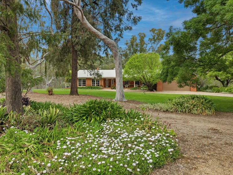 Click to view all images 43 Peechelba Road Peechelba East VIC 3678 - Image 2