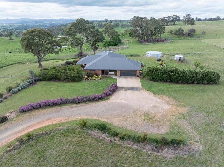 Click to view all images 136 Long Swamp Road Forest Reefs NSW 2798 - Image 1