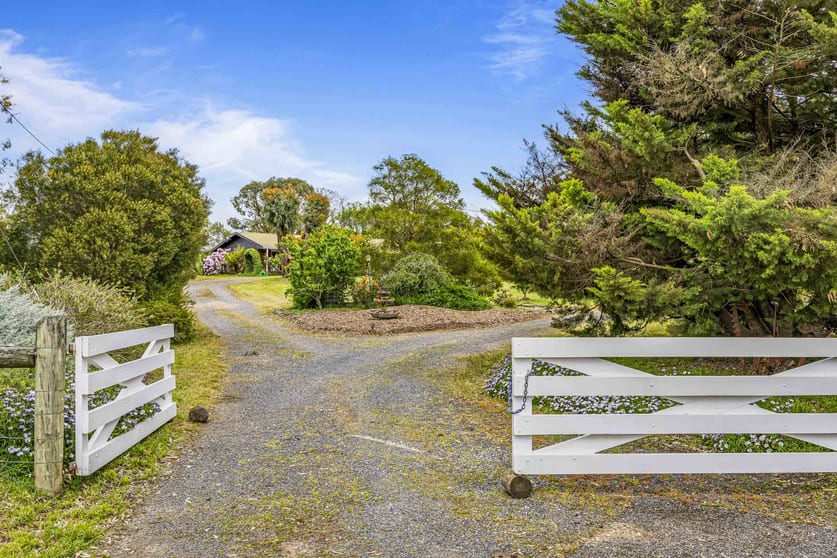 Click to view all images 38 Main Street Buangor VIC 3375 - Image 2