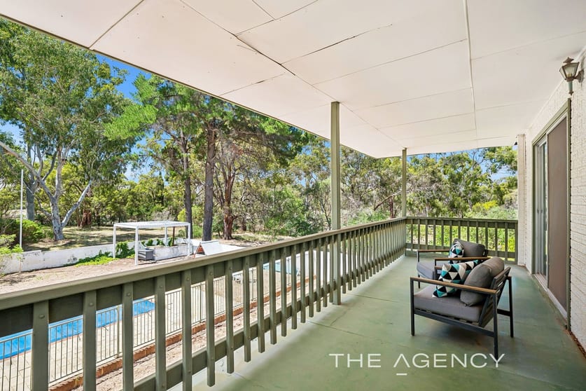 Click to view all images 157 Berry Road Gidgegannup WA 6083 - Image 2