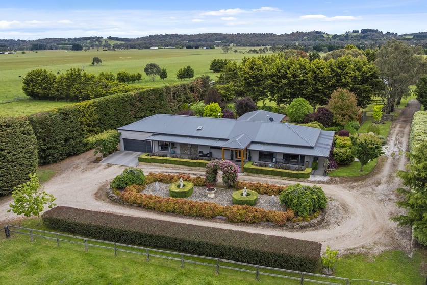Click to view all images 75 Garth Road Carlsruhe VIC 3442 - Image 2