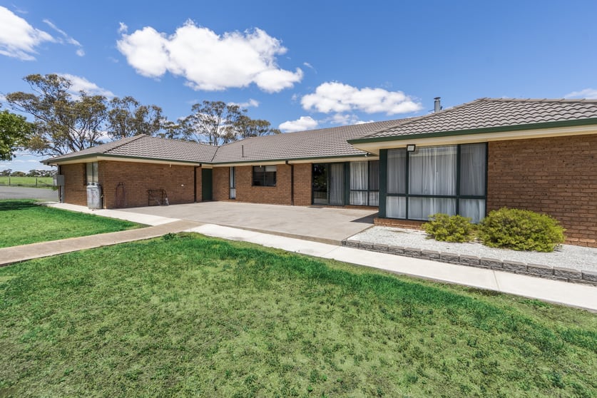 14 Oak Street Temora NSW 2666 - Image 2