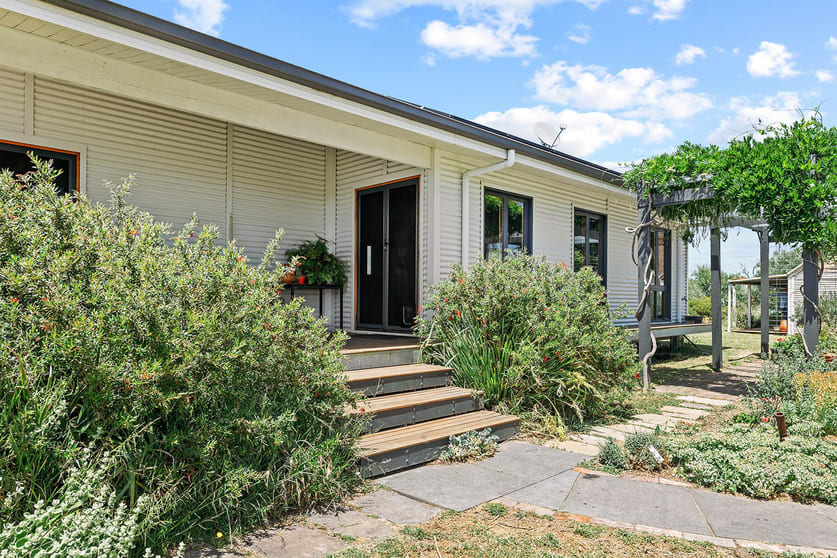 Click to view all images 101 Yeumburra Road Jeir NSW 2582 - Image 2