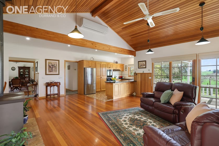 Click to view all images 135 Stock Road Drouin West VIC 3818 - Image 3