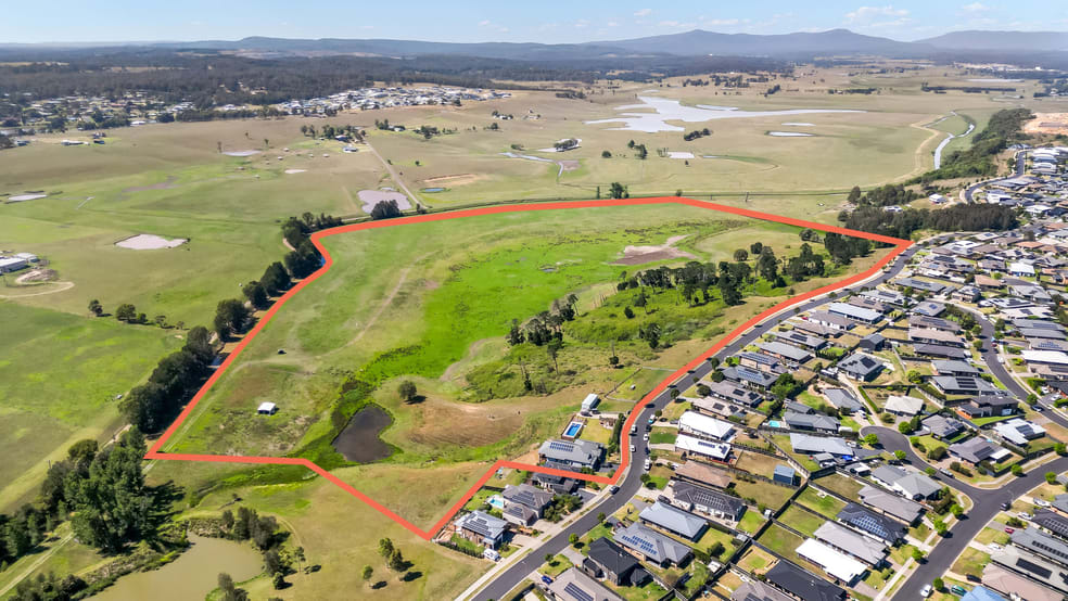 Click to view all images 27 Hillcrest Drive Gillieston Heights NSW 2321 - Image 2