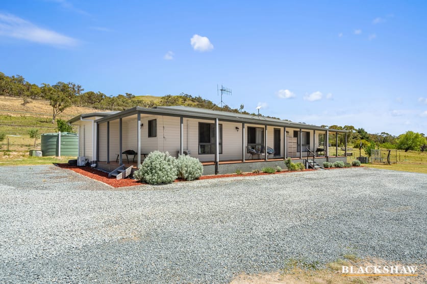 Click to view all images 129 Kelly Road Michelago NSW 2620 - Image 2