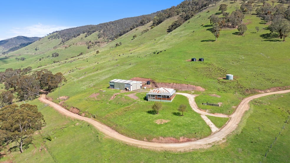 Click to view all images 914 Target Creek Road Licola VIC 3858 - Image 3