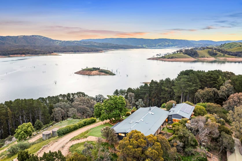 320 Banumum Road Mansfield VIC 3722 - Image 2
