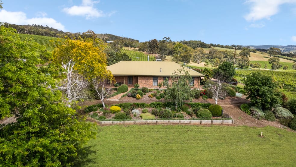 Click to view all images 88 Fox Road Birdwood SA 5234 - Image 1