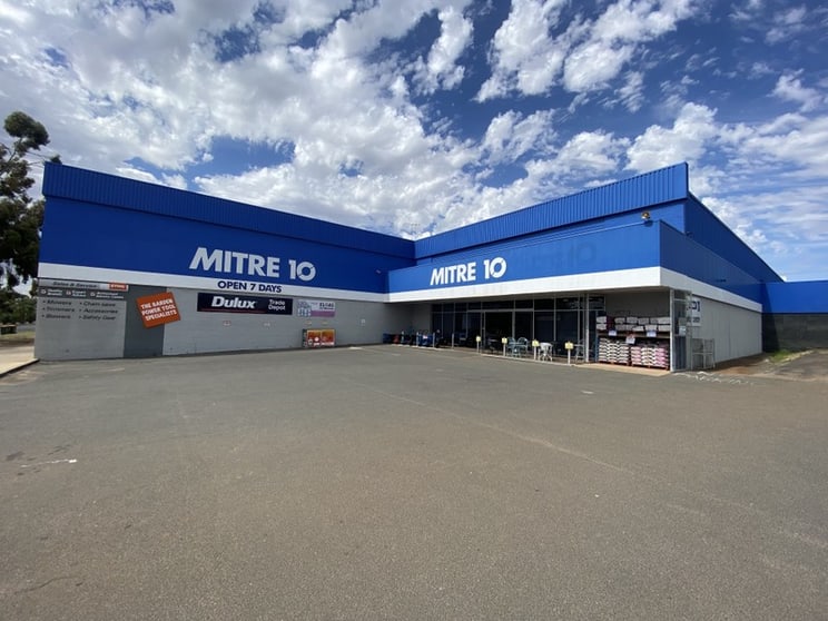 Click to view all images Shop & Retail business for sale in Leeton - Image 1