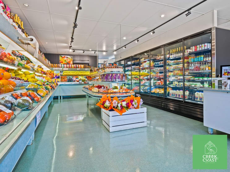 Click to view all images 2/5 Dolphin Avenue Tin Can Bay QLD 4580 - Image 2