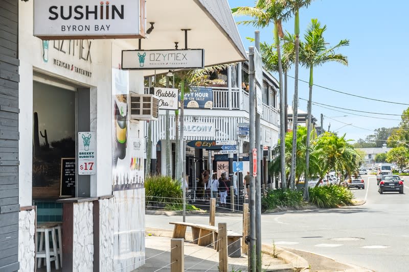 Click to view all images 2/8 Jonson Street Byron Bay NSW 2481 - Image 3