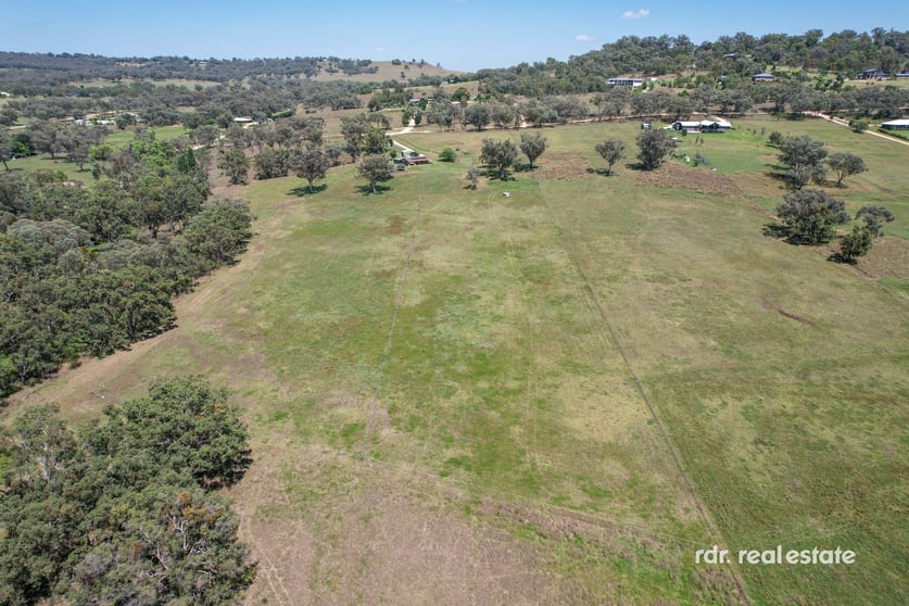 Click to view all images 40 Mackie Lane Inverell NSW 2360 - Image 3