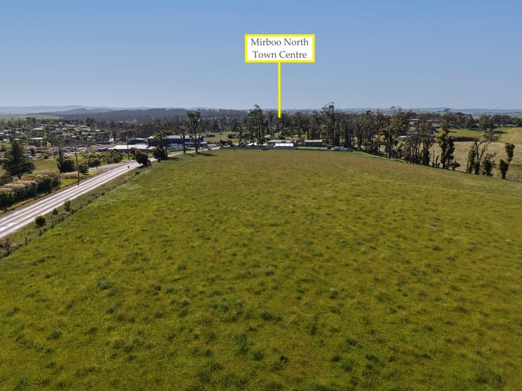 2/3235 Strzelecki Highway Mirboo North VIC 3871 - Image 1