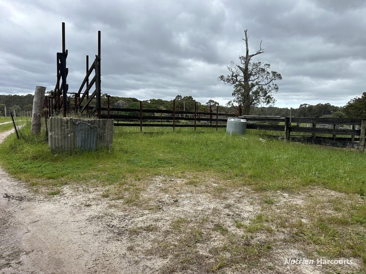 Click to view all images 1636 Muirillup Road Boorara Brook WA 6262 - Image 3