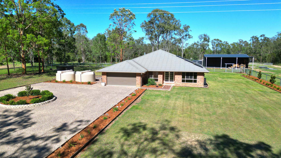 Click to view all images 92 George Street Nanango QLD 4615 - Image 1
