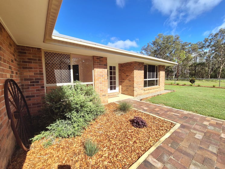 Click to view all images 92 George Street Nanango QLD 4615 - Image 2