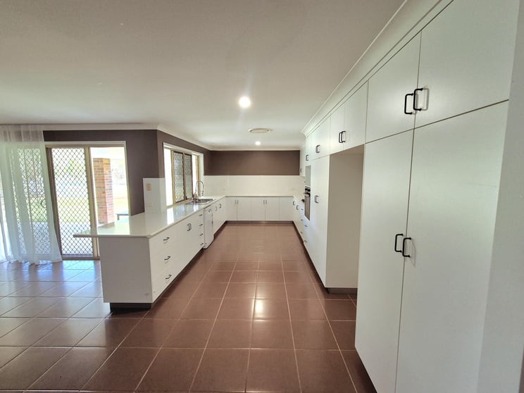 Click to view all images 92 George Street Nanango QLD 4615 - Image 3