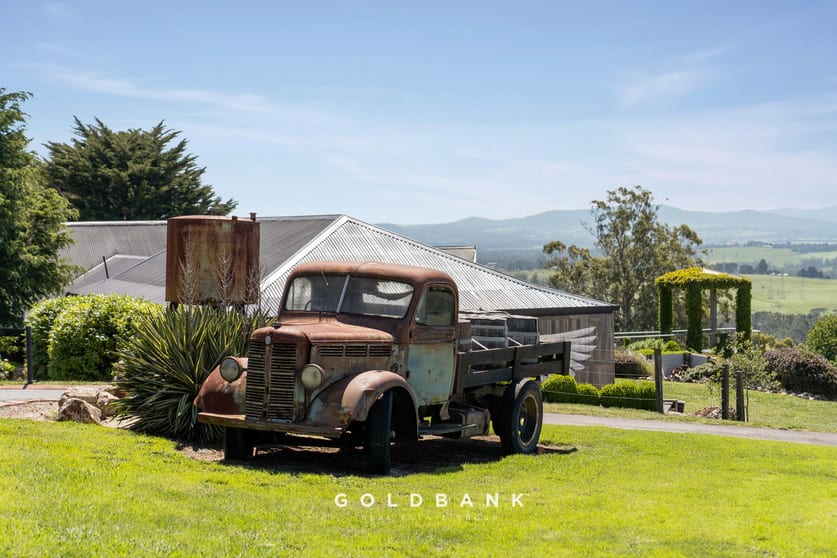 Click to view all images 180 Lardners Track Drouin East VIC 3818 - Image 3