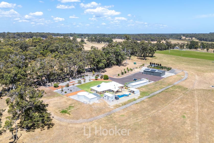 Click to view all images 2210 Jindong-Treeton Road Rosa Brook WA 6285 - Image 1