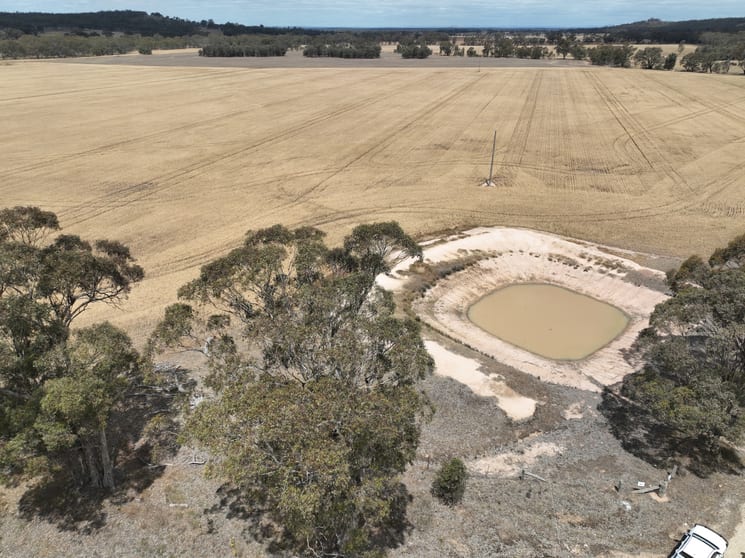 Click to view all images 649 Dunolly-Avoca Road Mount Hooghly VIC 3472 - Image 2