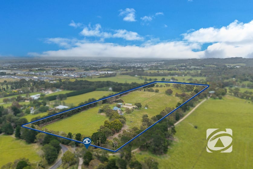 Click to view all images 300 Brown Road Officer VIC 3809 - Image 3