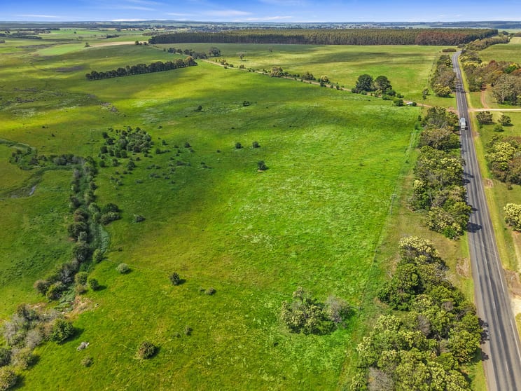 Click to view all images 2-24 Creek Street Branxholme VIC 3302 - Image 2