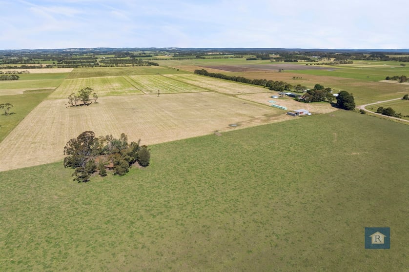 Click to view all images 280 Crabbes Road Irrewillipe VIC 3249 - Image 2