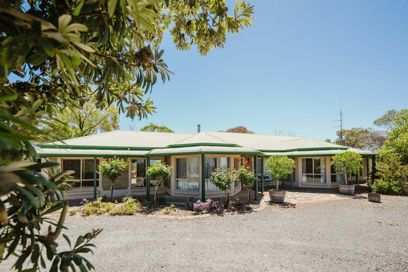 Click to view all images 32 Hean Rd Auburn SA 5451 - Image 3