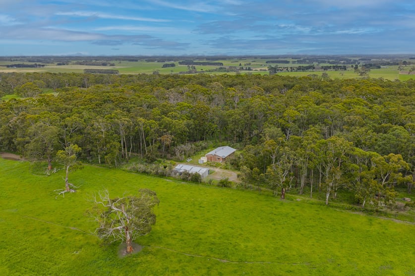 Click to view all images 375 Mahoneys Ford Road Panmure VIC 3265 - Image 1