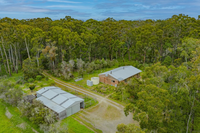 Click to view all images 375 Mahoneys Ford Road Panmure VIC 3265 - Image 2