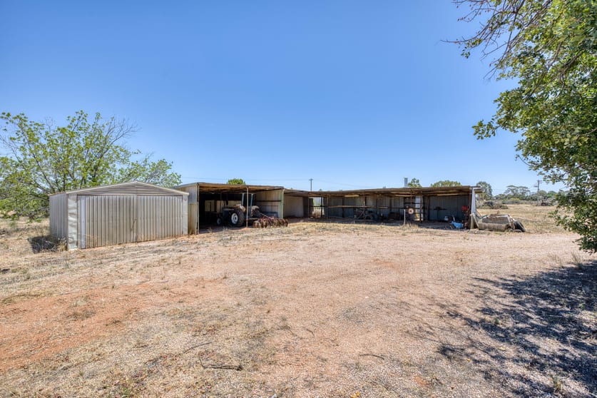 Click to view all images 37 Trioda Street Red Cliffs VIC 3496 - Image 2