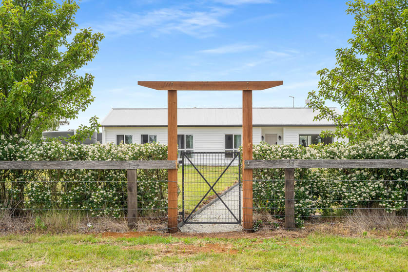 Click to view all images 44 Convent Lane Forest Reefs NSW 2798 - Image 3