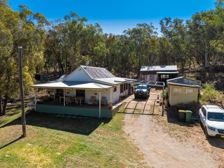 Click to view all images 112 Sandy Creek Road Molong NSW 2866 - Image 3