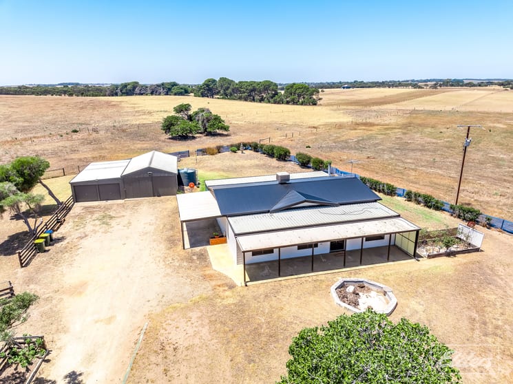 87 Thorpe Road Clayton Bay SA 5256 - Image 3