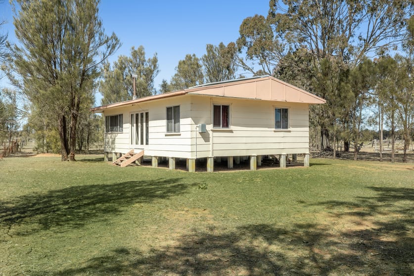 Click to view all images 'Libertyfield' 488 Macquarie Drive Leyburn QLD 4365 - Image 2
