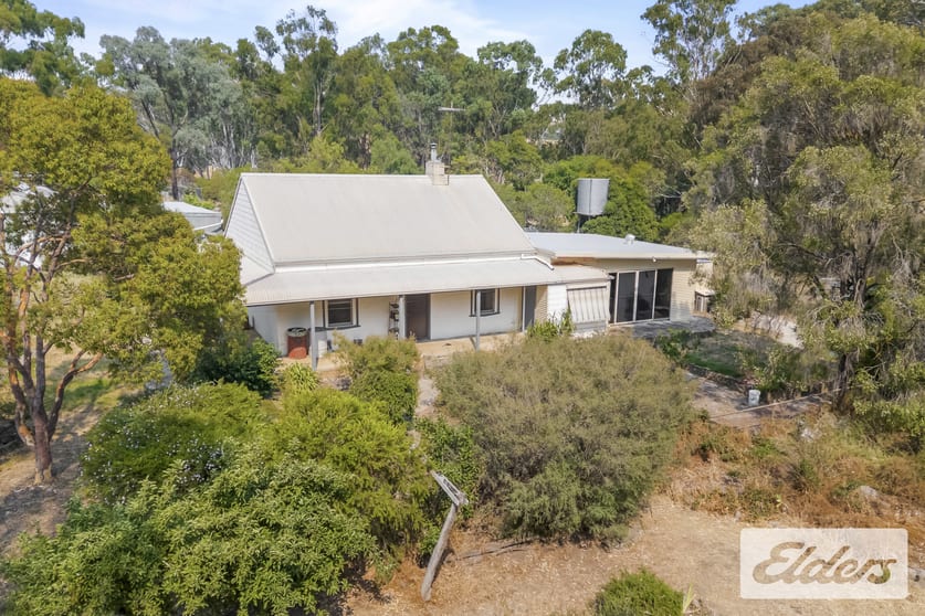 Click to view all images 282 Egans Lane Amphitheatre VIC 3468 - Image 2