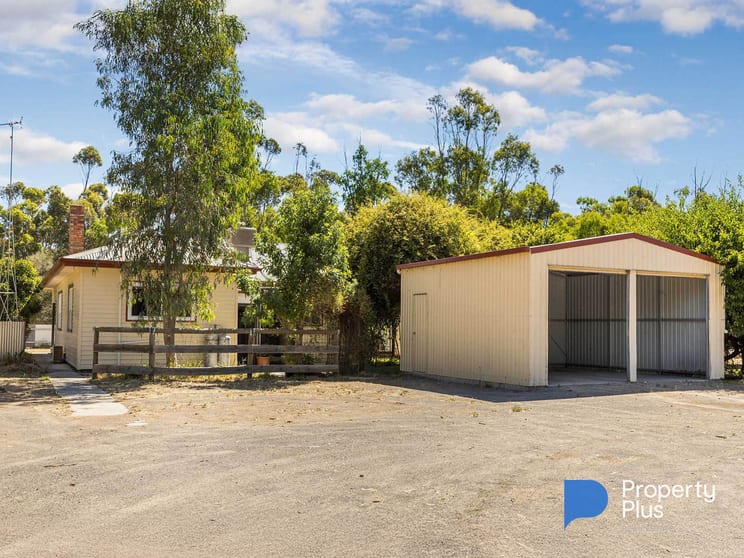 Click to view all images 135 Calder Highway Charlton VIC 3525 - Image 1