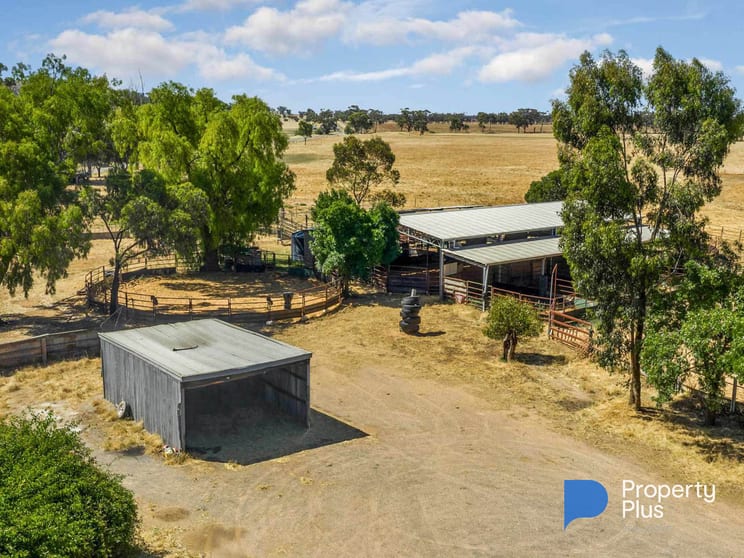 Click to view all images 135 Calder Highway Charlton VIC 3525 - Image 3
