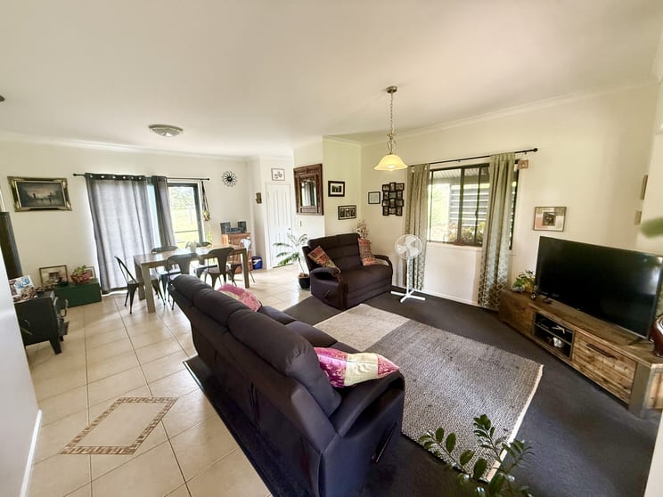 881 New England Highway Yarraman QLD 4614 - Image 2