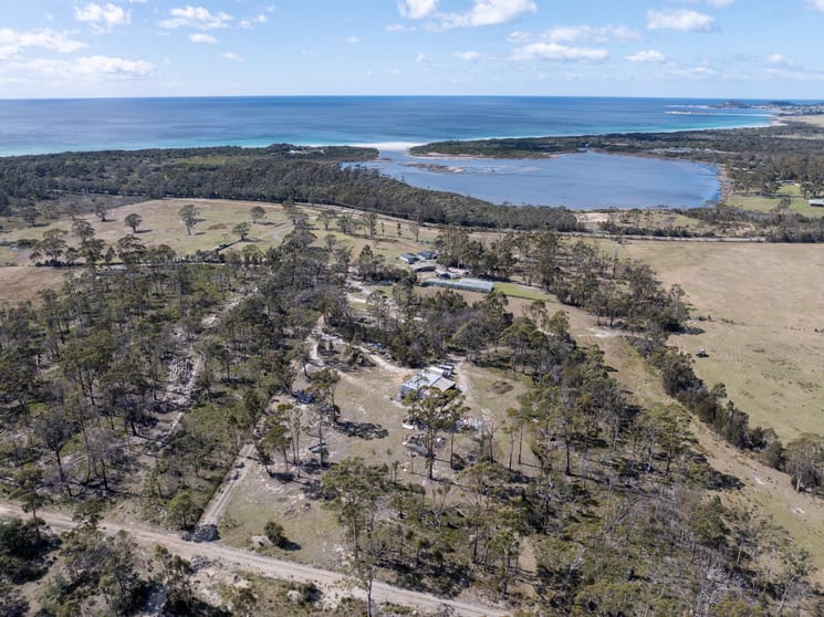 Click to view all images 18427 Tasman Highway Bicheno TAS 7215 - Image 2