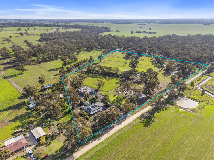 Click to view all images 462 Gordons Road Drumanure VIC 3636 - Image 2