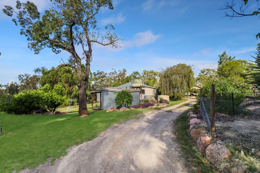 Click to view all images 136 Passmore Road Stanthorpe QLD 4380 - Image 2