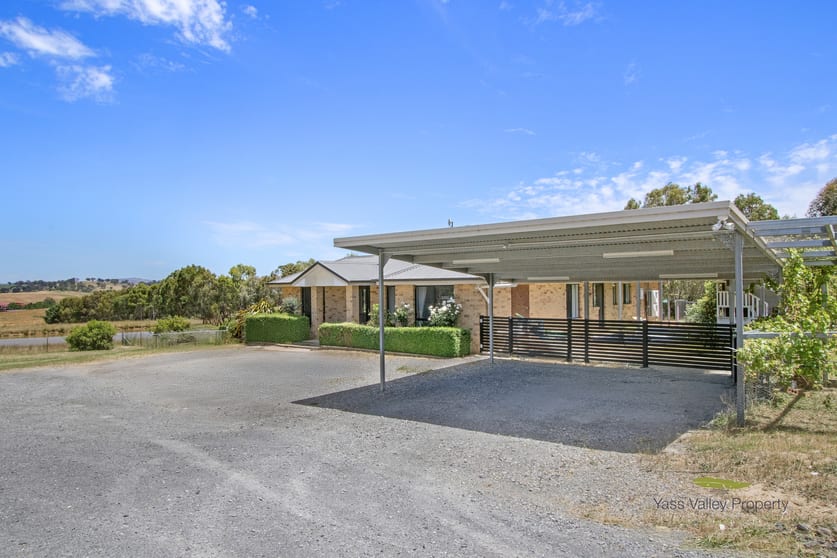 Click to view all images 19 Archer Close Yass NSW 2582 - Image 2