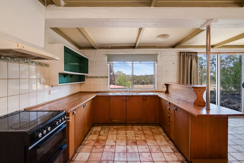 Click to view all images 1010 Northern Highway Heathcote VIC 3523 - Image 2