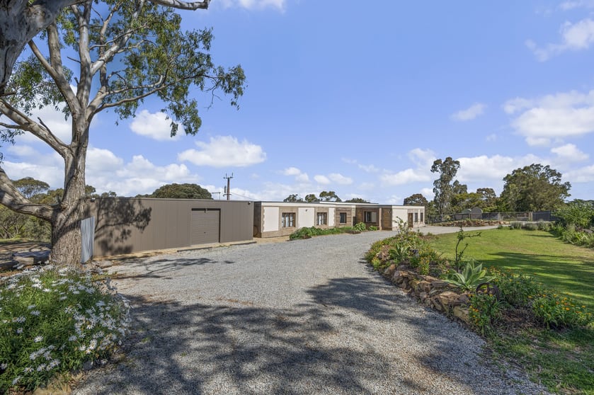 Click to view all images 537 Piggott Range Road Clarendon SA 5157 - Image 1