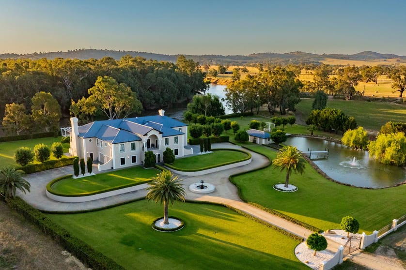 Click to view all images 347 River Road Wagga Wagga NSW 2650 - Image 2
