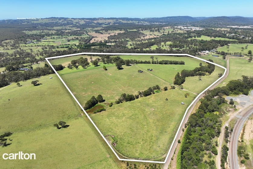 Click to view all images 290 Old South Road Alpine NSW 2575 - Image 3