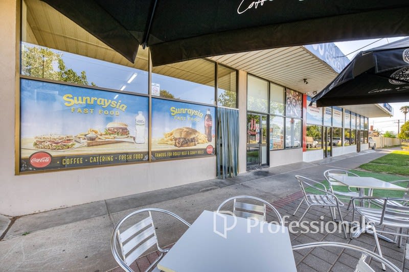 Click to view all images 98a Eighth Street Mildura VIC 3500 - Image 3