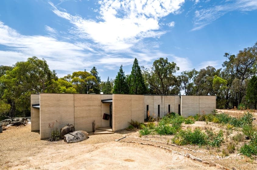 Click to view all images 227 Alma Road Beechworth VIC 3747 - Image 2
